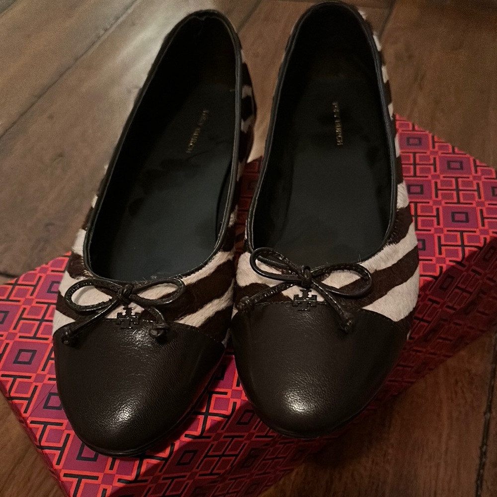 Tory Burch cape toe ballet ( authentic)